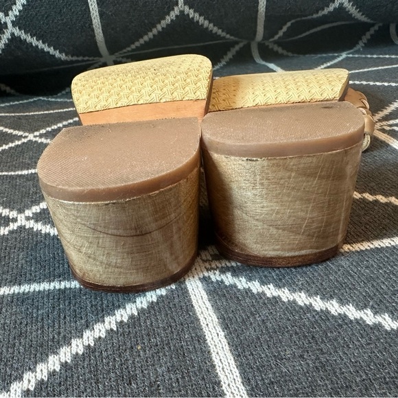 Liberté Santorini Tan Woven Leather Sandals with Basket-Weave Design size 6 - Picture 5 of 8